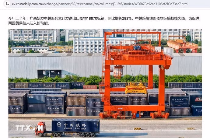 Hàng hóa được tập kết tại Cảng đường sắt quốc tế Nam Ninh, Quảng Tây trước khi chuyển tiếp đến Việt Nam qua tàu liên vận Việt - Trung. (Ảnh: Công Tuyên/TTXVN)