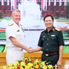 Đại tướng Nguyễn Tân Cương, Tổng Tham mưu trưởng Quân đội nhân dân Việt Nam, Thứ trưởng Bộ Quốc phòng và Đô đốc Samuel Paparo, Tư lệnh Bộ Tư lệnh Thái Bình Dương Hoa Kỳ. (Ảnh: An Đăng/TTXVN)