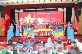 Màn hát múa Như có Bác Hồ trong ngày vui đại thắng do Hiệp hội người Việt Nam tại Macau biểu diễn. (Ảnh: Xuân Vịnh/TTXVN )