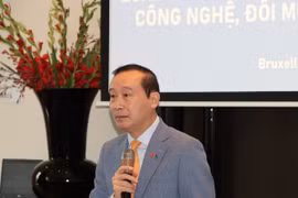 Đại sứ Việt Nam tại Bỉ, kiêm nhiệm Luxembourg, Trưởng Phái đoàn Việt Nam bên cạnh EU, Nguyễn Văn Thảo, phát biểu tại tọa đàm. (Ảnh: Hương Giang/TTXVN)