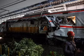 Tính đến rạng sáng 28/4, 5 nạn nhân được xác định đã tử vong. (Nguồn: Reuters)