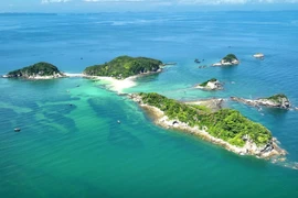 Những hòn đảo xanh, hoang sơ thu hút đông du khách đến Cô Tô. (Nguồn: Báo Quảng Ninh)
