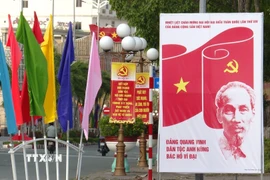 Các băng rôn, áp phích tuyên truyền về Đại hội XIV của Đảng trên các tuyến phố của phường Bạc Liêu (tỉnh Cà Mau). (Ảnh: Chanh Đa/TTXVN)