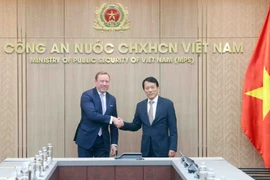 Đại tướng Lương Tam Quang, Bộ trưởng Bộ Công an tiếp Chủ tịch Hội đồng kinh doanh châu Âu – ASEAN (EU-ABC) Jens Rubbert. (Ảnh: Phạm Kiên/TTXVN)