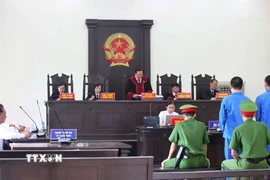 Hội đồng xét xử Tòa án nhân dân tỉnh Tây Ninh tuyên đọc cáo trạng đối với các bị cáo về tội “Giết người.” (Ảnh: Minh Phú/TTXVN)