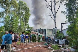 Hiện trường vụ cháy lúc 17 giờ 30 phút. (Nguồn: Báo Nhân Dân)