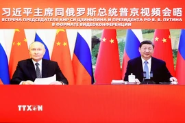 Tổng thống Nga Vladimir Putin và Chủ tịch Trung Quốc Tập Cận Bình (ảnh) ngày 21/1/2025 đã có cuộc hội đàm trực tuyến. Trong cuộc hội đàm, Tổng thống Putin nhấn mạnh hai nước đã phối hợp chặt chẽ trên các diễn đàn đa phương như Liên hợp quốc, Hội đồng Bảo an, Tổ chức Hợp tác Thượng Hải, Nhóm các nền kinh tế phát triển và mới nổi hàng đầu thế giới (G20), Diễn đàn Hợp tác Kinh tế châu Á – Thái Bình Dương (APEC). Hai nhà lãnh đạo cũng ủng hộ xây dựng một trật tự đa cực công bằng hơn, cùng nhau làm việc để đảm bảo an ninh không chia cắt trong không gian Á-Âu và trên thế giới. (Ảnh: THX/TTXVN)