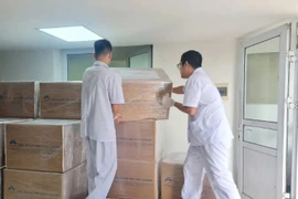Công ty CP AVAC Việt Nam vận chuyển vaccine Dịch tả lợn châu Phi lên xe phục vụ xuất khẩu sang Indonesia. (Nguồn: AVAC)