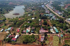 Khu vực dự kiến triển khai khu tái định cư 24ha nhìn từ trên cao. (Ảnh: TTXVN)