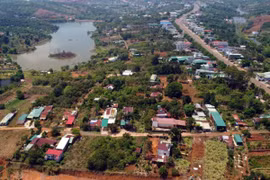 Khu vực dự kiến triển khai khu tái định cư 24ha nhìn từ trên cao. (Ảnh: TTXVN)