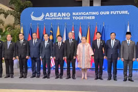 Các Bộ trưởng ASEAN+3 chụp ảnh trước phiên họp. (Ảnh: Việt Dũng/TTXVN)