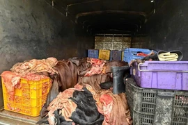 Sản phẩm động vật có dấu hiệu không bảo đảm vệ sinh thú y.