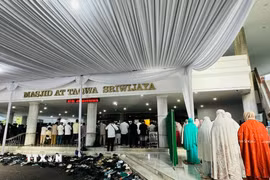 Buổi lễ tại Nhà thờ Masjid At-Taqwa Selong ở Jakarta. (Ảnh: Đỗ Quyên/TTXVN)