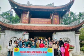 Tour du lịch miễn phí thu hút đông đảo khách du lịch. (Ảnh: Thanh Thương/TTXVN)
