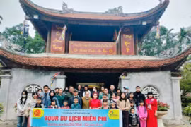 Tour du lịch miễn phí thu hút đông đảo khách du lịch. (Ảnh: Thanh Thương/TTXVN)