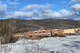 Trường Trung học Tumbler Ridge ở tỉnh bang British Columbia, Canada, nơi xảy ra vụ xả súng, ngày 10/2/2026. (Ảnh: Le Monde/TTXVN)