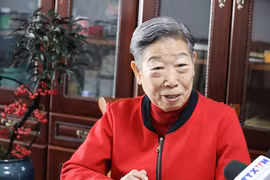 Bà Vu Thục Huệ, nhân sỹ hữu nghị Trung Quốc với Việt Nam trả lời phỏng vấn phóng viên TTXVN tại Bắc Kinh. (Ảnh: Công Tuyên/TTXVN)