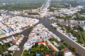 Thành phố Ngã Bảy, tỉnh Hậu Giang mang nét đô thị đặc trưng của vùng Đồng bằng sông Cửu Long. (Ảnh: Hồng Đạt/TTXVN)