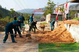 Công tác chuẩn bị khởi công xây dựng trường phổ thông nội trú liên cấp Tiểu học – Trung học cơ sở xã biên giới Đăk Plô, tỉnh Quảng Ngãi được gấp rút triển khai. (Ảnh: Dư Toán/TTXVN)