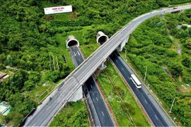 Cao tốc Vân Phong - Nha Trang, đoạn qua nút giao với Hầm Cổ Mã. (Ảnh: Đăng Tuấn/TTXVN)