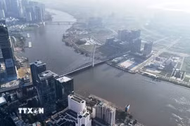 Cầu Ba Son kết nối trung tâm Thành phố Hồ Chí Minh với khu đô thị Thủ Thiêm. (Ảnh: Hồng Đạt/TTXVN)