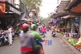 Hà Nội: Tiểu thương tại nhiều chợ truyền thống linh hoạt để bình ổn giá cả