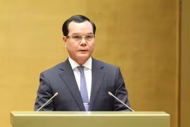 Bộ trưởng Bộ Dân tộc và Tôn giáo Nguyễn Đình Khang trình bày Tờ trình dự thảo Luật Tôn giáo, tín ngưỡng (sửa đổi). (Ảnh: VGP)