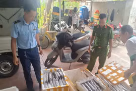 Đội Quản lý thị trường số 6 cùng lực lượng phối hợp kiểm tra hàng hóa. (Nguồn: Quản lý thị trường Thanh Hoá.)