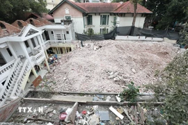 Một phần dự án công viên phía đông hồ Hoàn Kiếm đã được phá dỡ. (Ảnh: Lê Đông/TTXVN)