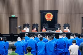 32 người bị đưa ra xét xử trong vụ án mua bán, tổ chức sử dụng ma túy tại quán karaoke. (Nguồn: Tuổi Trẻ)