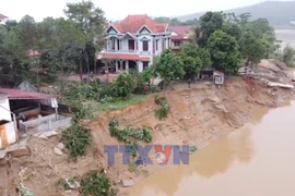 Yêu cầu xử lý khẩn cấp sự cố sạt lở bờ sông Lô 
