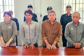 Từ trái qua: Các bị can Lâm Thị Hồng Hạnh, Nguyễn Văn Vũ, Nguyễn Duy Thành, Nguyễn Hữu Vĩnh tại cơ quan công an. (Ảnh: CAAG)