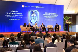 Quang cảnh một phiên tọa đàm trong khuôn khổ Lễ mở ký và Hội nghị cấp cao Công ước của Liên hợp quốc về Chống tội phạm mạng (Công ước Hà Nội).(Ảnh: TTXVN)