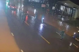 Hình ảnh camera ghi lại ông Toàn đang điều tiết giao thông.