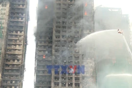 Các gia đình nhận diện người thân trong vụ cháy ở Hong Kong 