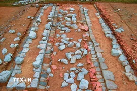 Dấu tích kiến trúc Đàn tế Nam Giao Thành nhà Hồ sau các đợt khai quật. (Ảnh: Hoa Mai/TTXVN)