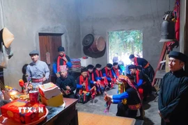 Hàng năm, vào ngày Mão tháng Chín âm lịch, chính quyền và nhân dân xã Đông Cuông, tỉnh Lào Cai rộn ràng tổ chức Lễ hội Cơm Mới Đền Đông Cuông. (Ảnh: TTXVN phát)