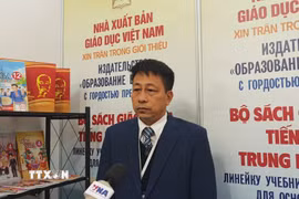 Tổng biên tập NXB Giáo dục Việt Nam Phạm Vĩnh Thái trả lời phỏng vấn TTXVN. (Ảnh: Tâm Hằng/TTXVN)