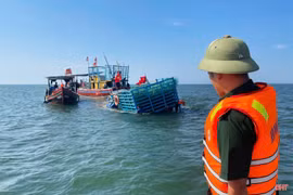 Các lực lượng tham gia cứu hộ tàu cá bị chìm. (Nguồn: BHT)