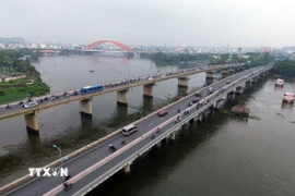 Cầu Bình Triệu 1. (Ảnh: Tiến Lực/TTXVN)