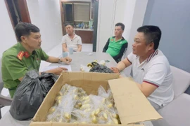 Cơ quan Công an lấy lời khai các đối tượng. (Nguồn: Nhân dân)