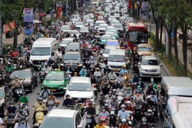 Một số tuyến đường quanh khu vực sân bay Tân Sơn Nhất ùn ứ cục bộ. (Ảnh: Tiến Lực/TTXVN)