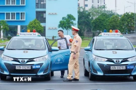 Kiếm tra phương tiện, thiết bị phục vụ sát hạch giấy phép lái xe ôtô tại Thái Nguyên. (Ảnh: Hoàng Nguyên/TTXVN)
