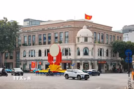 Cụm mô hình trang trí nổi bật mừng Đại hội Đảng XIV tại Quảng trường 19-8 (Hà Nội). (Ảnh: Vũ Quang/TTXVN)