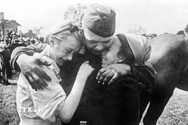 Đoàn tụ sau Ngày chiến thắng, tháng 5/1945. (Ảnh: Tư liệu quốc tế/TTXVN phát)