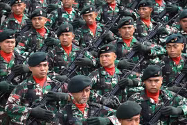 Lễ duyệt binh kỷ niệm 78 năm thành lập Quân đội quốc gia Indonesia ở Banda Aceh. (Ảnh tư liệu: AFP/TTXVN)