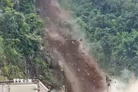 Cảnh tượng sạt lở đá nghiêm trọng tại Sơn La