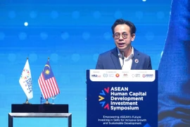 Bộ trưởng Nguồn nhân lực Malaysia Steven Sim Chee Keong phát biểu tại Hội nghị đầu tư phát triển nguồn nhân lực ASEAN ngày 27/5. (Ảnh: TTXVN)