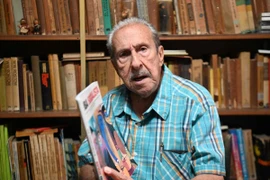 Ông Rafael Suengas trao đổi với phóng viên TTXVN. (Ảnh: Việt Hùng/TTXVN)