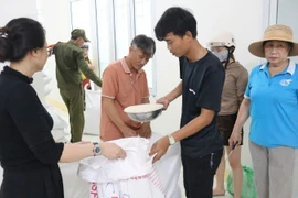 Cấp gạo từ nguồn dự trữ quốc gia hỗ trợ người dân khó khăn tỉnh Đắk Lắk.